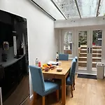 Warm And Comfortable Two-Bedroom And Two-Bathroom Apartment