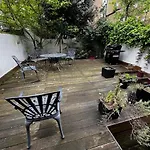 Warm And Comfortable Two-Bedroom And Two-Bathroom Apartment