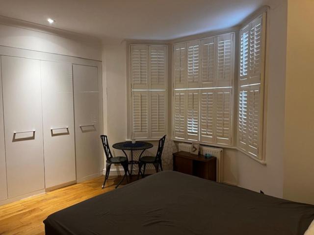 Warm And Comfortable Two-bedroom And Two-bathroom Apartment London