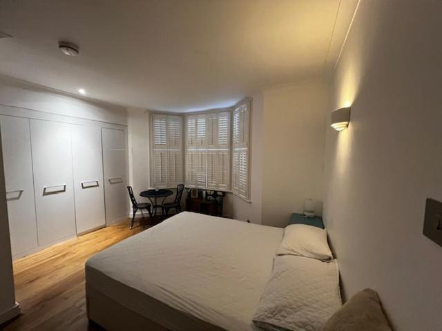 Warm And Comfortable Two-bedroom And Two-bathroom Apartment *