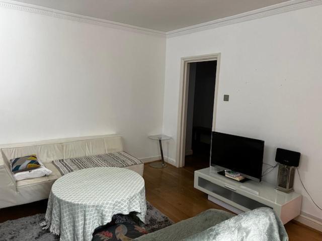 Warm And Comfortable Two-bedroom And Two-bathroom *