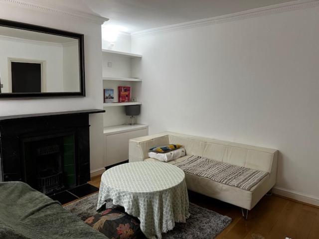 Warm And Comfortable Two-bedroom And Two-bathroom London