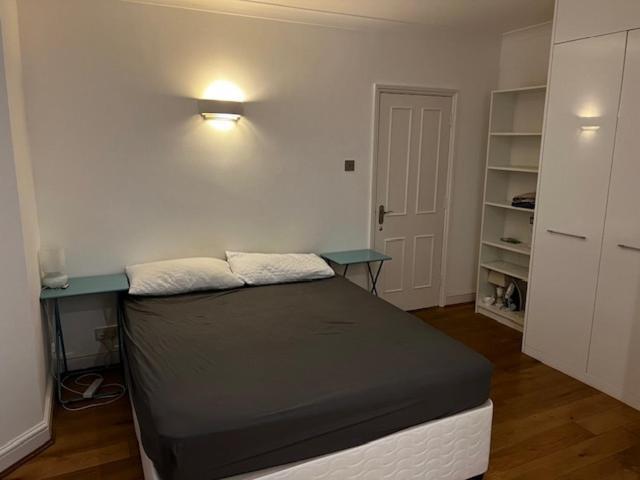 Warm And Comfortable Two-bedroom And Two-bathroom Apartment London